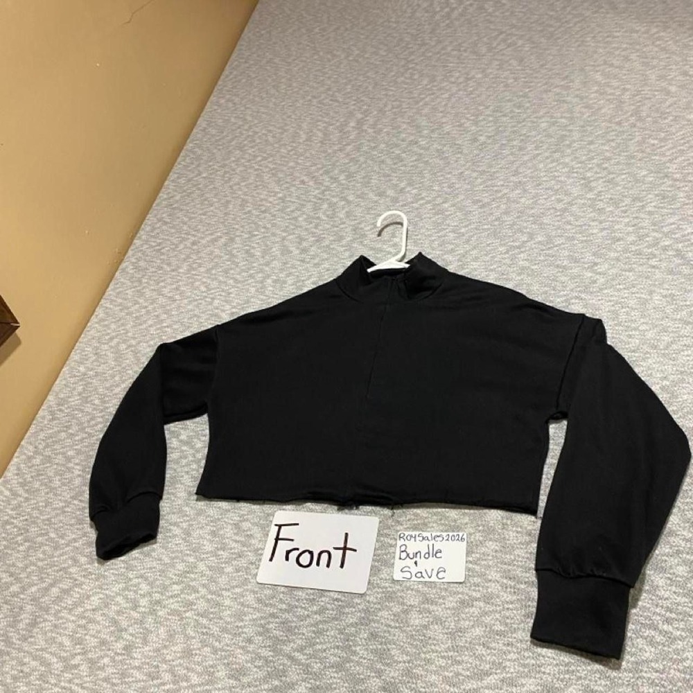 blanc Black cropped long sleeve top with zipper detail front women M. SKU-C153